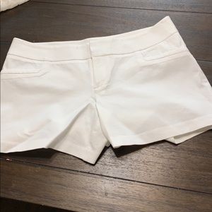 WHITE LILLY PULITZER SHORTS VGUC